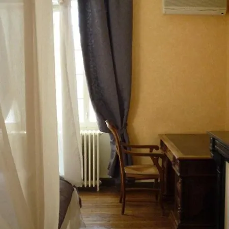 Les D'hôtes De Luneil Couette-café