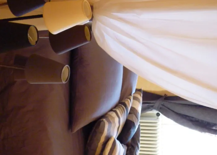 Les D'hotes De Luneil Bed & Breakfast 4*