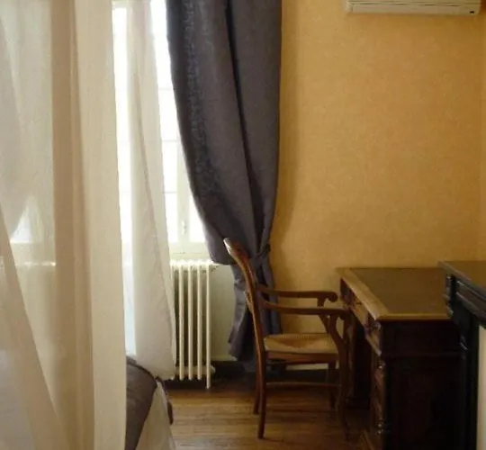 Les D'hotes De Luneil Bed & Breakfast